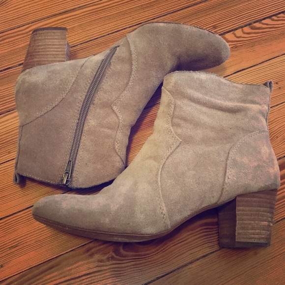 steve madden taupe suede boots